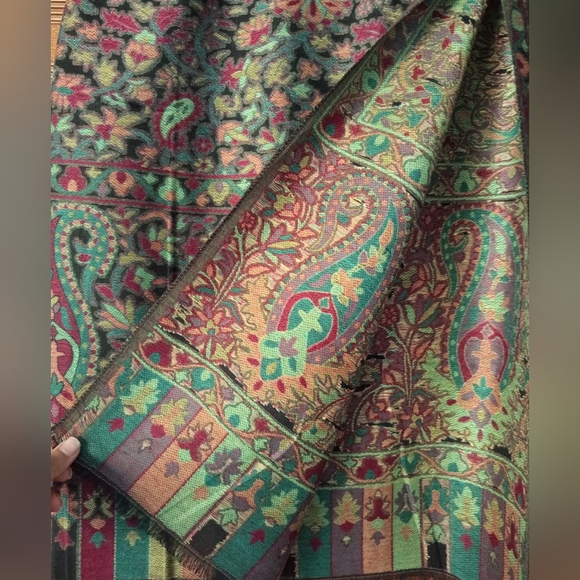 Accessories - An elegant design Pashmina scarf- Interchangable; Can be worn both inside out